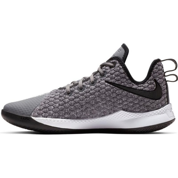 lebron witness iii basketball shoe